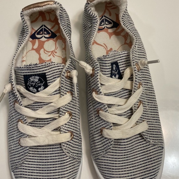 Roxy Striped Casual Sneakers
New W/o Tags - Picture 2 of 4